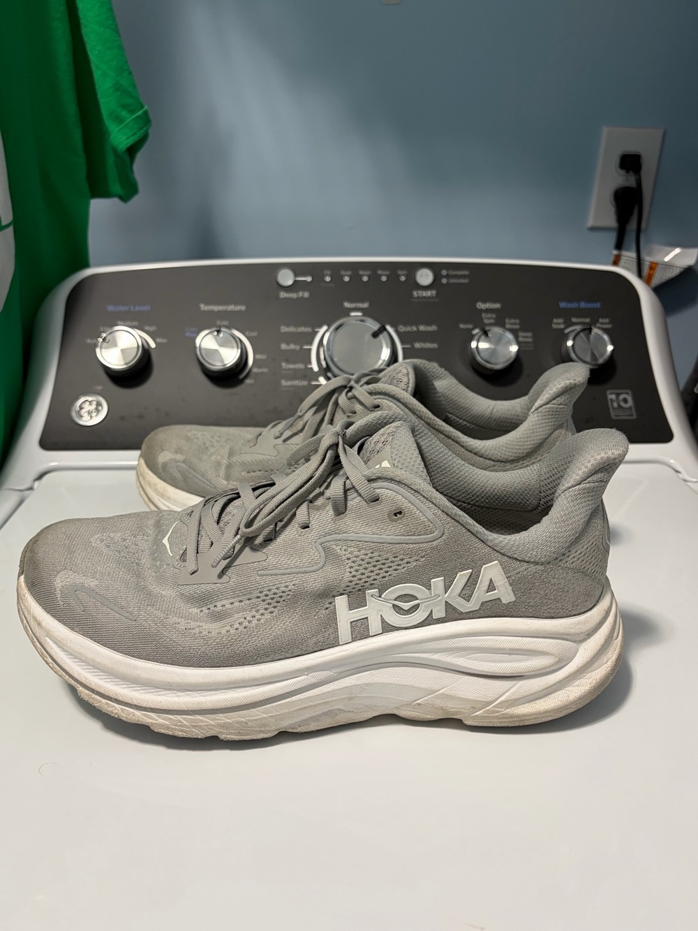 Hoka Clifton 10 men’s Light Gray Cushioned Athletic Sneakers size 11